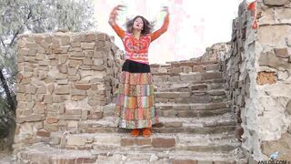 Seductive MILF Pleasuring Her Bushy Quim Outdoor