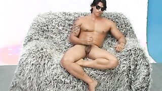 Muscular & sexy Brazilian stallion masturbates after shower
