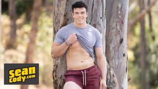 Muscular Hunk Clark Reid's Camera Masturbation