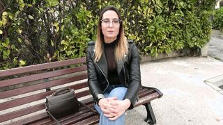 Pam, 25, sports coach in Manosque!