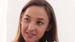 Luscious stepmum seduced & eating 18yo dyke snatch