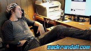 Toned Ty Evans jacks his meat off in front of his computer