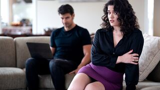 Computer technician finds porn on latin MILF Victoria Voxxx her pc