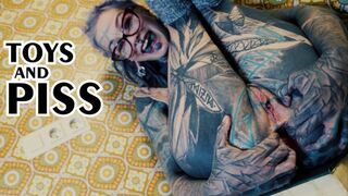 ASS PUMPING gapes & PISS on books & TOYS - PEE, ASS PUMPING, ASS TO MOUTH, Toys (goth, punk, alt porn)
