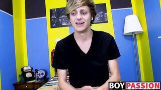 Twink Jason enjoying wanking his prick & playing with dildo