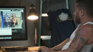 Gay Man Jerking His Meat During Voyeuring