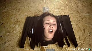 Pretty Teen Spreads her Legs to Get It on with Everyone in the club