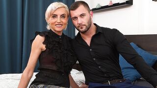 Sexy Milf blowing her stud & gets screwed hard