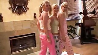 Amateur solo teen babe masturbates at sleepover