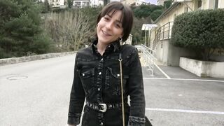 Manéa, 20 years old, dental secretary in Ventabren!