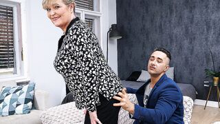 Buxxom mature lady riding & sucking a big hard younger shaft