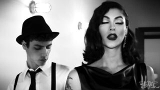 Detective white butt banged by tbabe Domino Presley