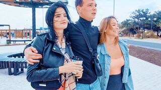 Lad enjoys two bi sex cuties