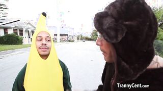 Guy bangs mindblowing trans milf