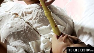 Mesmerizing Melena A fingers her perfect twat