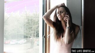 Slim brunette Kira Zen strips nude & rubs her muff