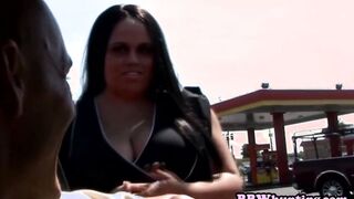 Big-butt bimbo gets fucked in doggystyle