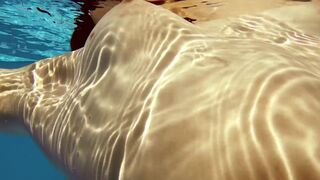 Curly hair Fernanda super flexible babe underwater