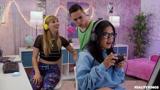 Gamer babe fucks bestie's BF during streaming! - Angel Youngs