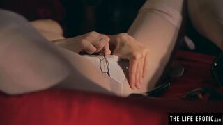 Puffy nippled step mom rips through her nylons to masturbate