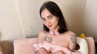 YANKS - Horny chick deep throats & fucks her muff with dildo