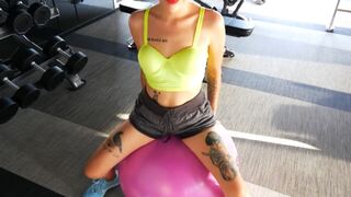 Amateur Thai MILF gym & big dick workout to keep her fit & in shape