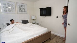 Sexy mature Cyndi Sinclair spreads her legs for ass pumping