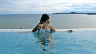 Curvy booty Thai teen amateur Girlfriend gets screwed hard doggy style