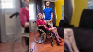 Chiropractor fucks grandma Eva Delage's mature muff