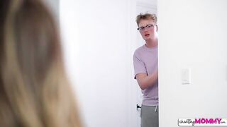 I Caught My Stepmommy's Repairman Bang Her!! - Gigi Dior